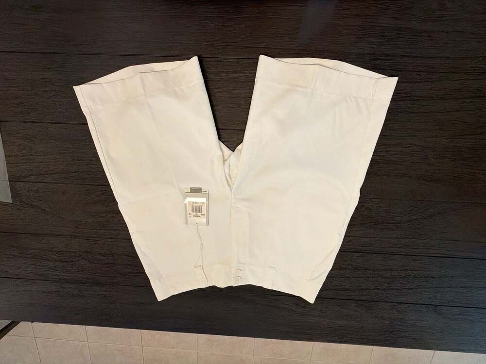 #18 Nike Golf Dri-FIT Women's White UV Protective Flat Front Bermuda Shorts